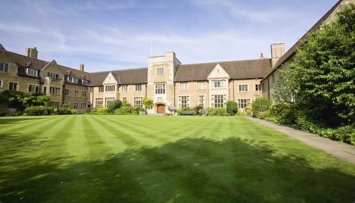 Khuôn viên của Cao đẳng Bellerbys tại Cambridge