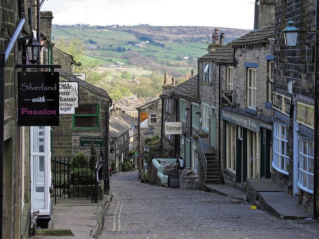 Ngôi làng Haworth huyền bí. Ảnh: flickr